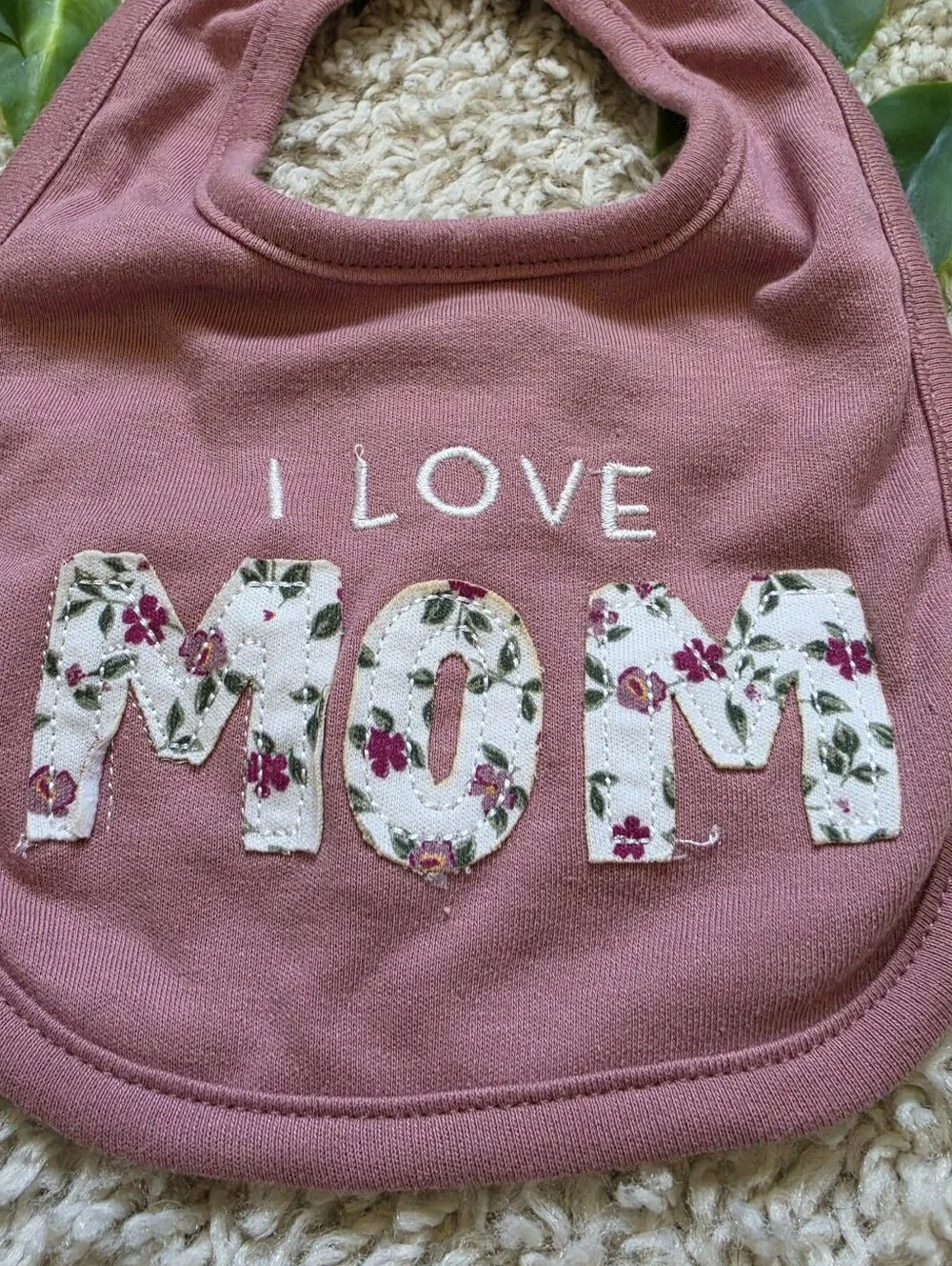 Baby Girl 'I Love Mom' Bib